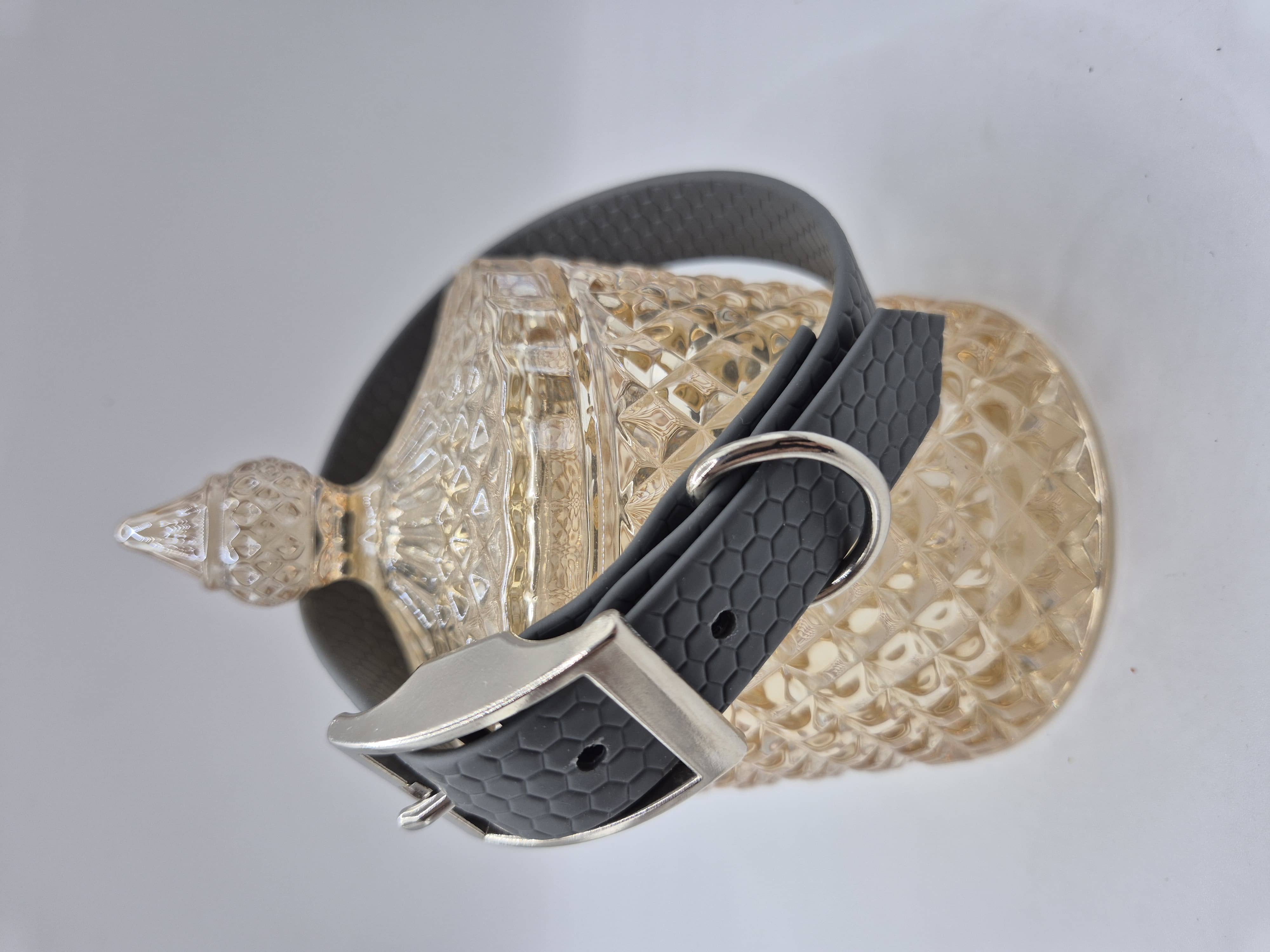 Hexa Halsband Grau